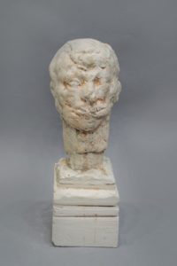 Bruce Gagnier, Nims, 2022. Plaster and paint, 30 x 10 x 10 cm, 12 x 4 x 4 inch.