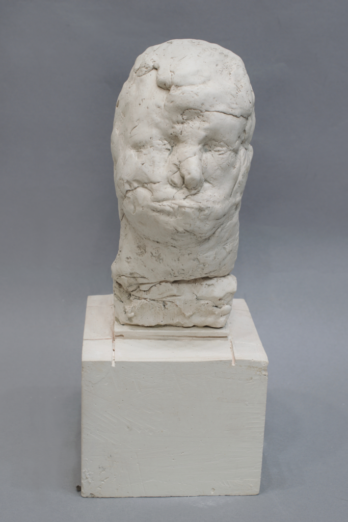 Euklei 2022 Plaster and paint 36 x 14 x 13 cm, 14 x 5 1/2 x 5 1/4 inch.